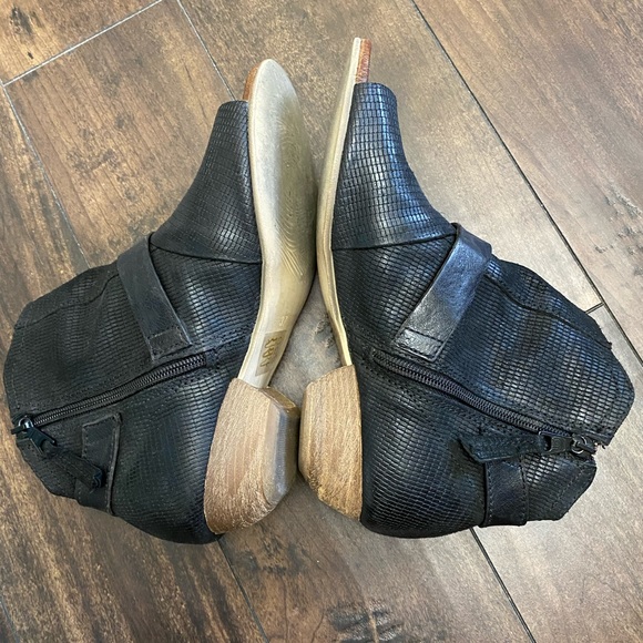 Leather sandal, heels - Picture 3 of 6